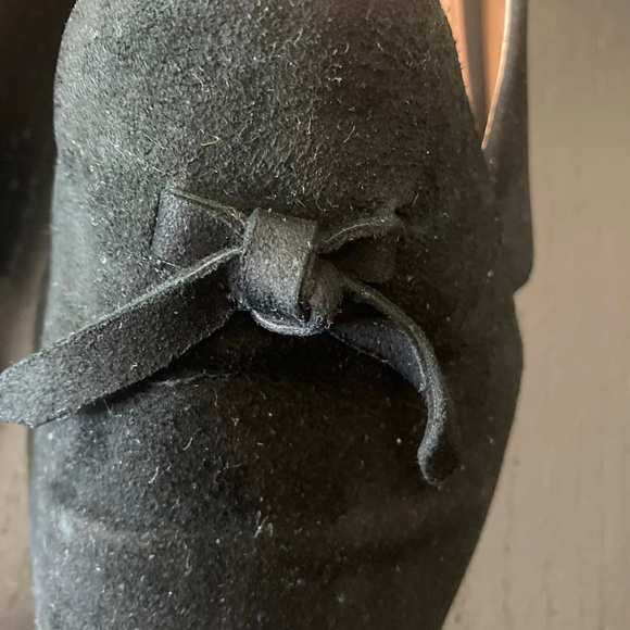 Women's Cole Haan Black Suede Pointed Toe Loafers Bows Size 9.5 - Picture 4 of 13